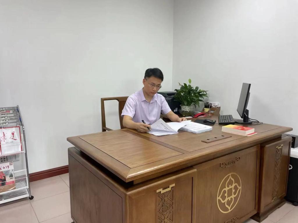 半岛在线官网校友许云获评第六届  广东省“人民满意的公务员”称号